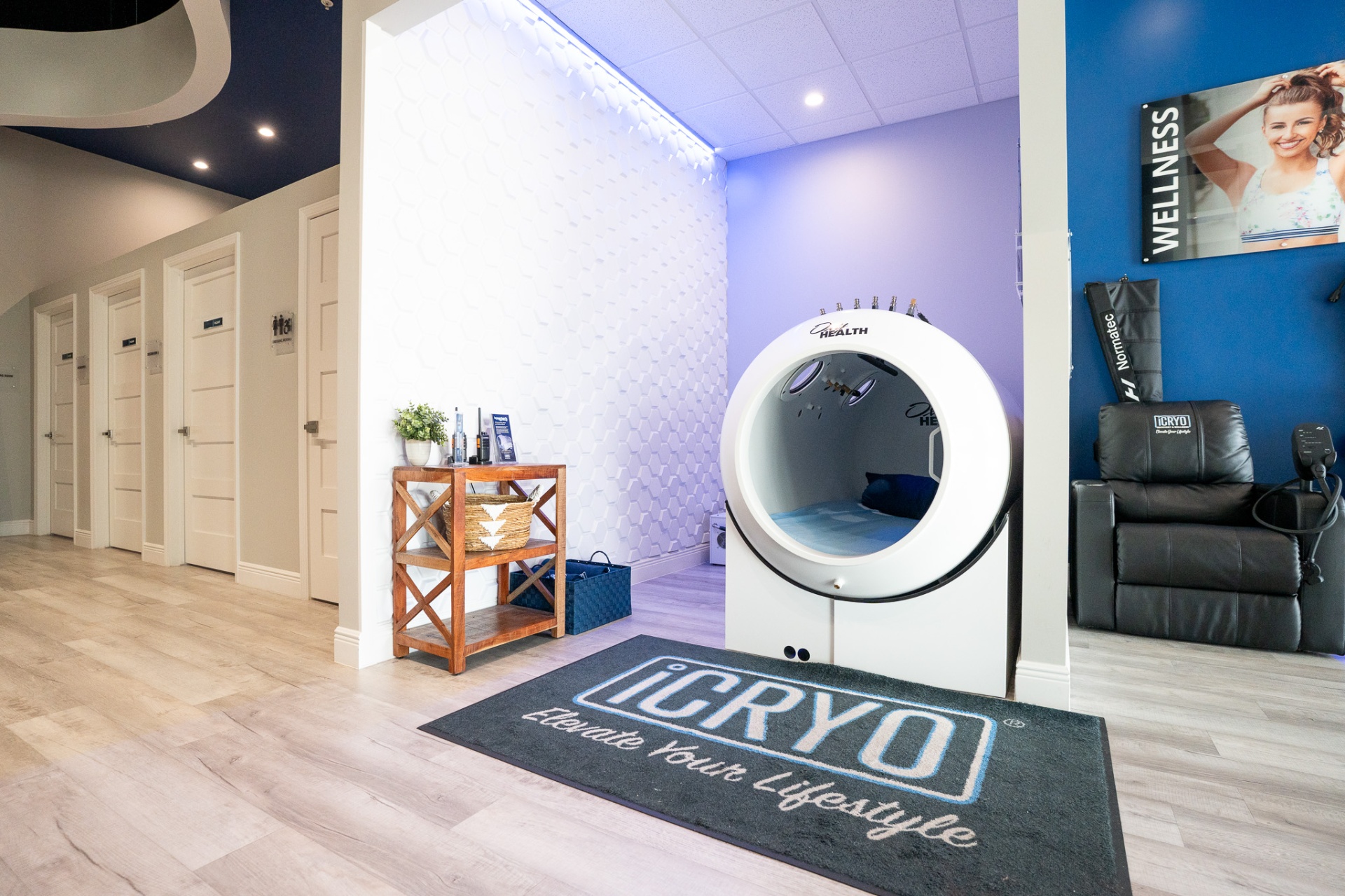Guest relaxing inside the Fortius 420 hard-shell hyperbaric chamber at iCRYO Clemson